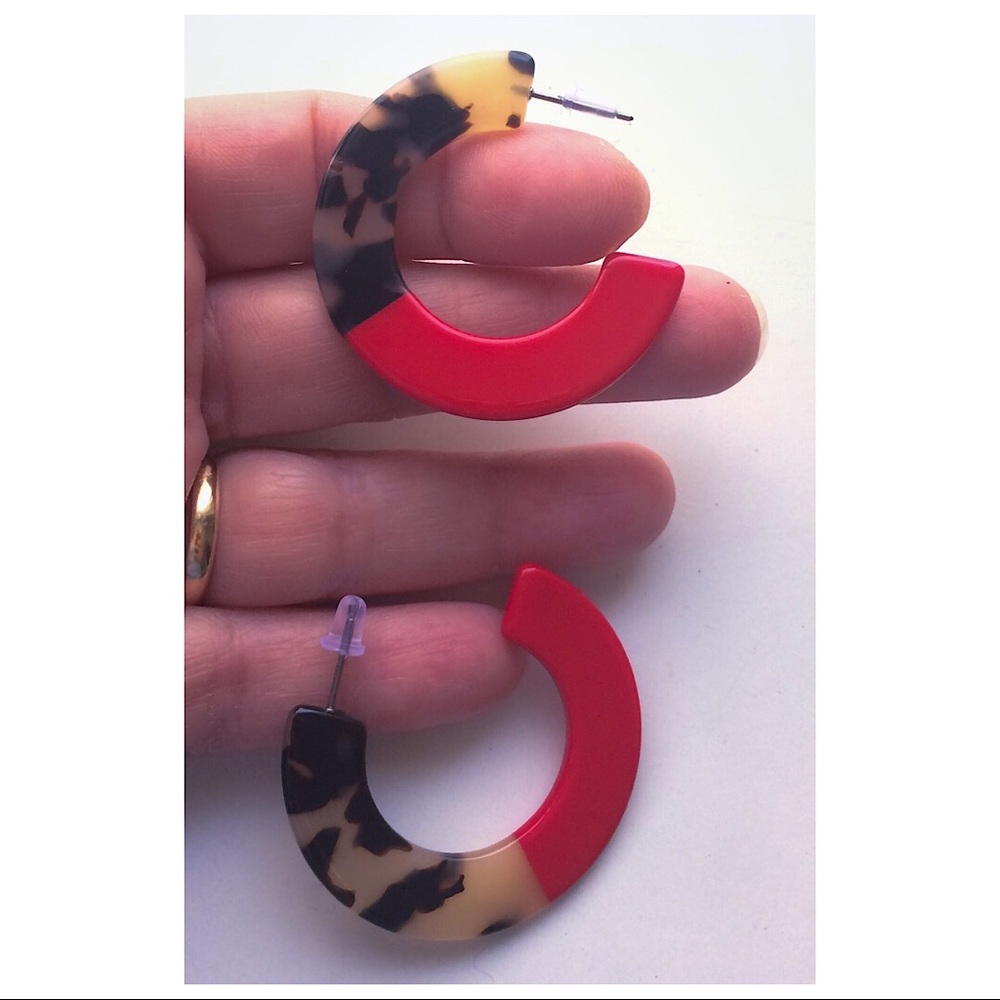 Hoop Earrings Round Flat Brown Red Acrylic NWOT - Picture 5 of 7